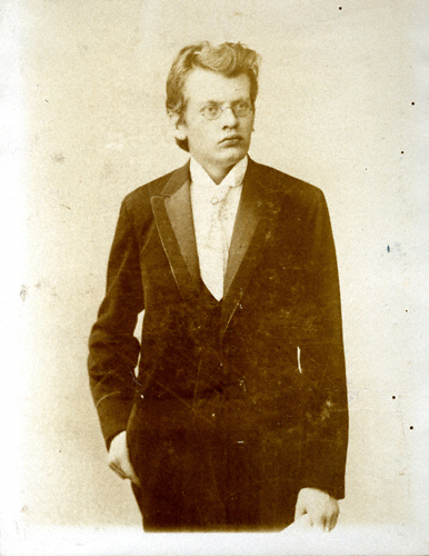 Max Reger, 1893. – Elsa Reger's album of photographs, Max-Reger-Institut, Karlsruhe.