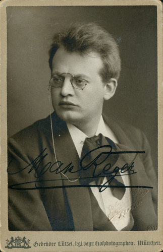 Reger in 1902, photograph by Gebr. Lützel (Munich). – Max-Reger-Institut, Karlsruhe.