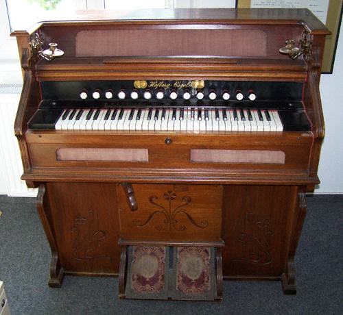 Harmonium aus dem Nachlass Josef Regers, Schenkung an das Max-Reger-Institut, Karlsruhe, 2013.