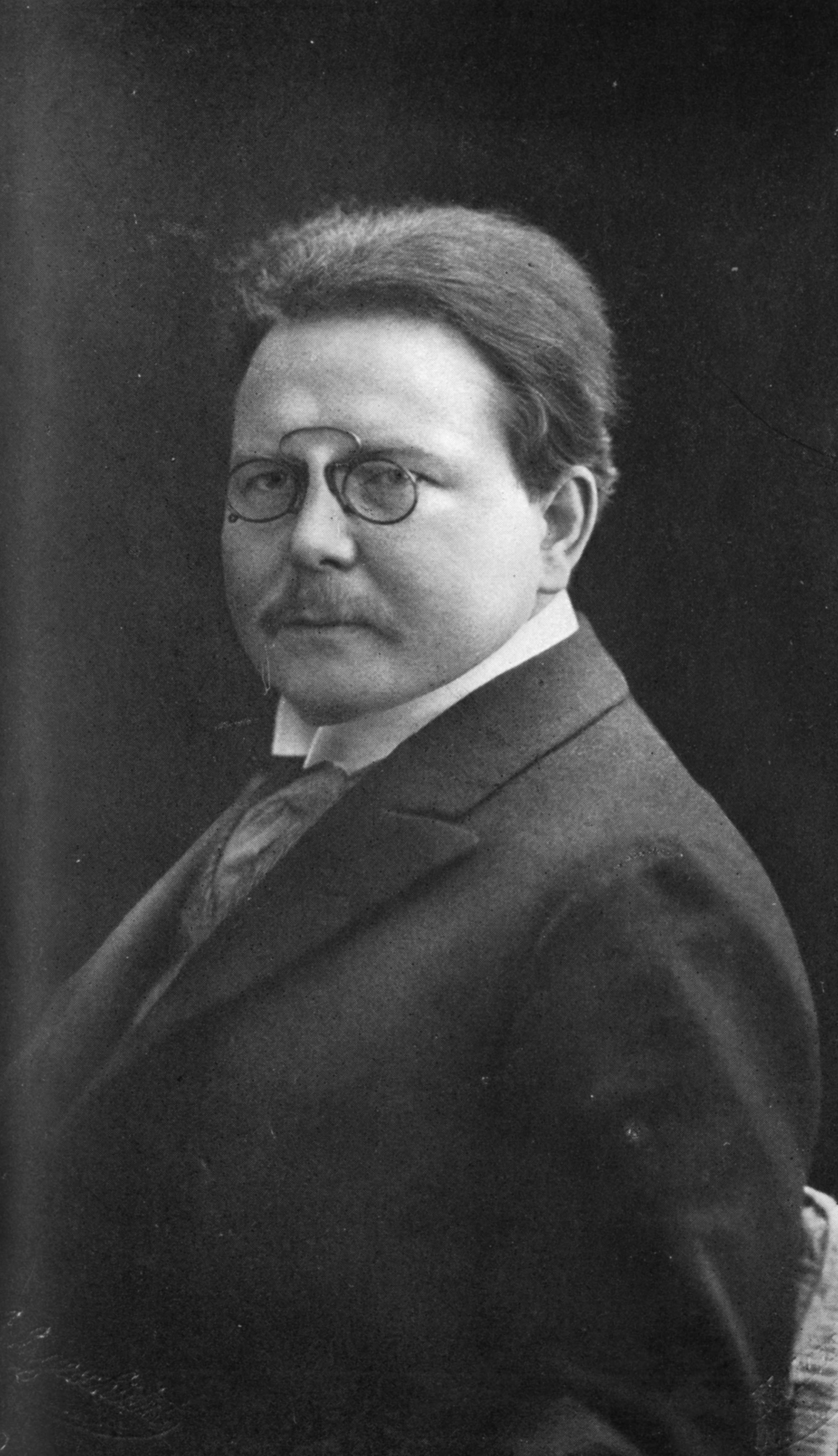 Carl Holtschneider (1910). – Abgebildet in, 7. 8. 9. Mai 1910. Festbuch, Dortmund 1910, zwischen S. 46 und 47.