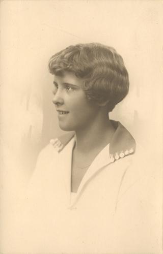 Lotti Reger (undatiert), Max-Reger-Institut, Karlsruhe, Fotoalbum Elsa Regers.