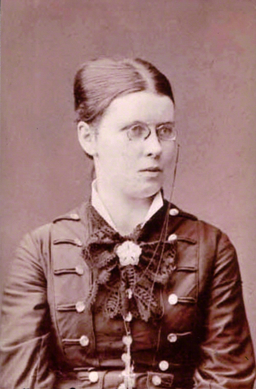 Elisabeth Riemann (ca. 1878). – Aus dem Nachlass von Robert Riemann, Sohn von Elisabeth und Hugo Riemann, übergegangen in den Nachlass von Tord Hugo Riemann, Sohn von Robert Riemann, übergegangen an Raoul Riemann, Sohn von Tord Hugo Riemann; Abbildung mit freundlicher Genehmigung.